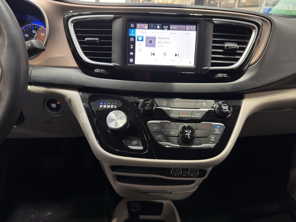 2024 Chrysler Voyager LX