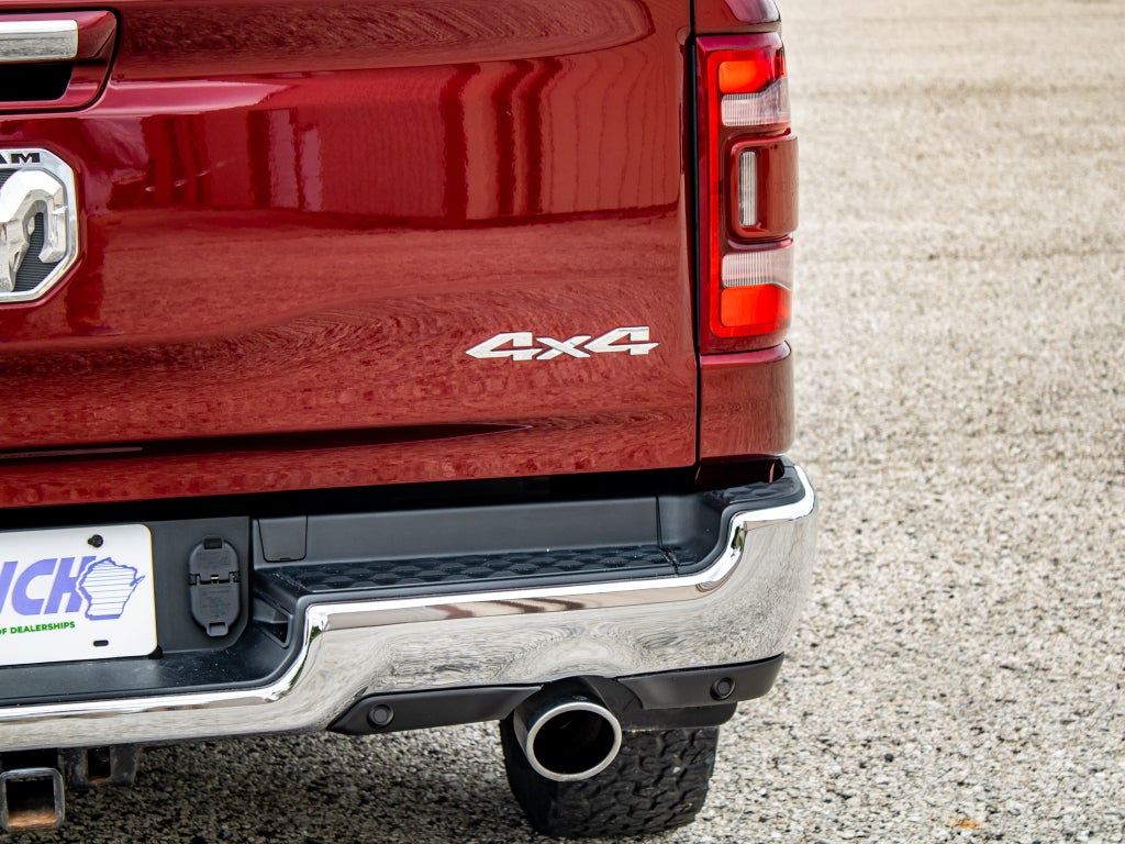 2019 RAM 1500 Laramie Crew Cab 4x4 5'7" Box