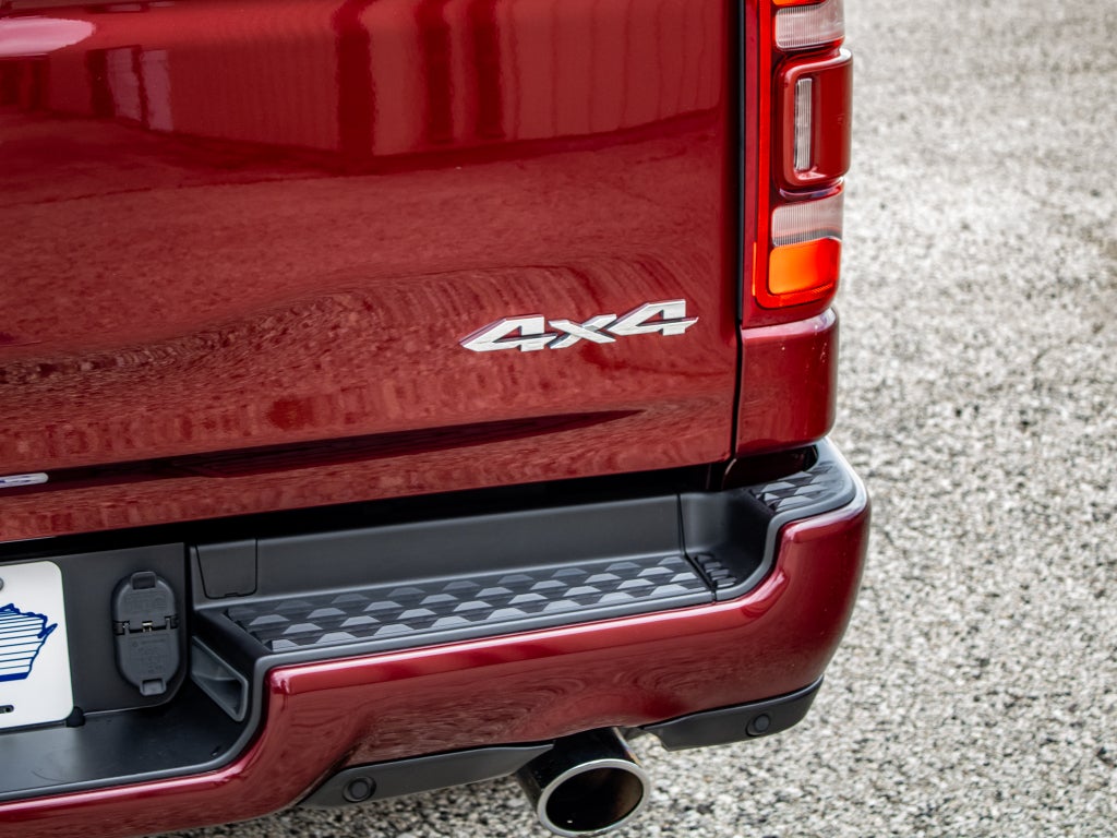 2021 RAM 1500 Laramie Crew Cab 4x4 5'7" Box