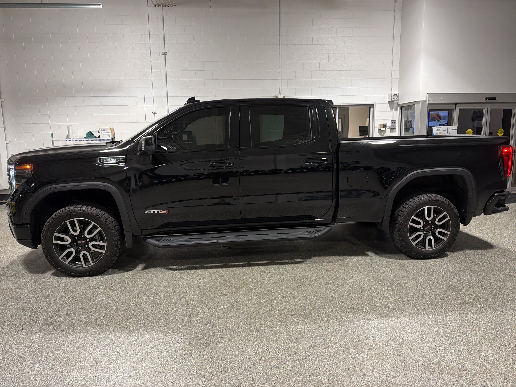 2025 GMC Sierra 1500 AT4