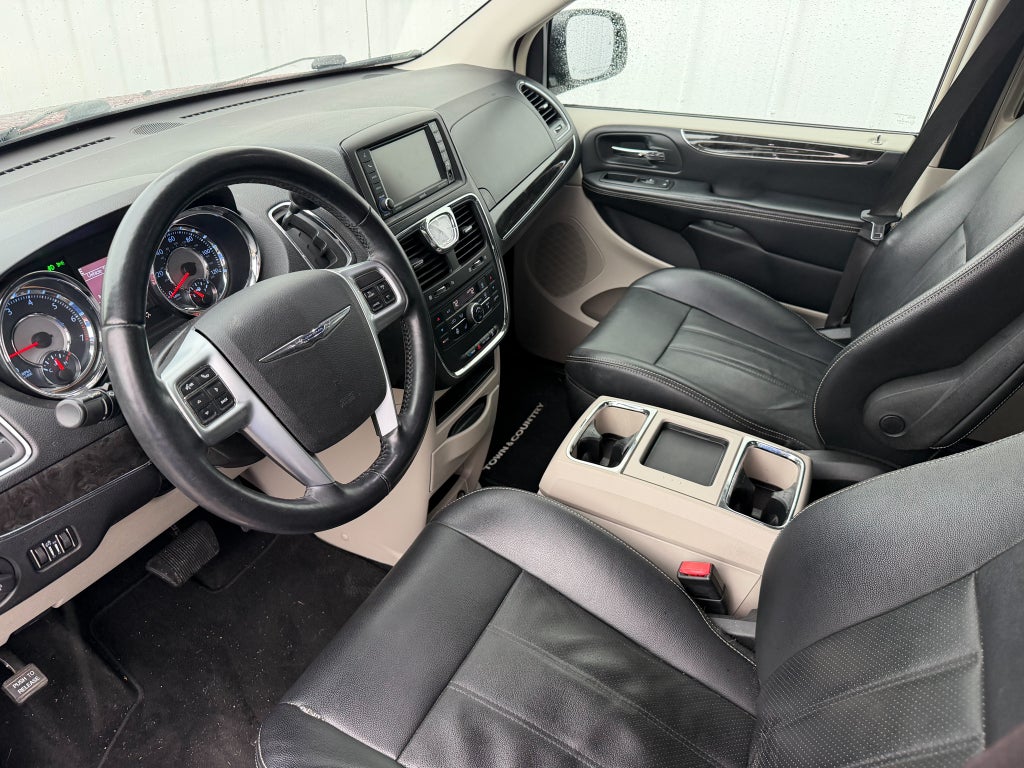 2012 Chrysler Town & Country Touring-L