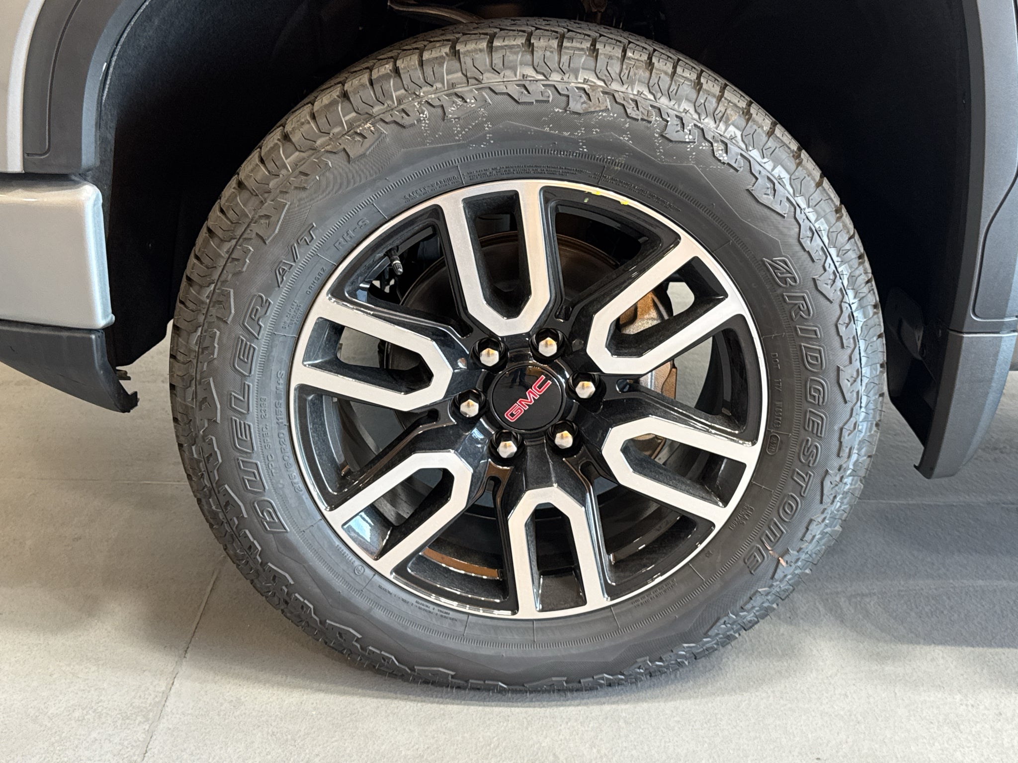 2026 GMC Sierra 1500 AT4 - Photo 9