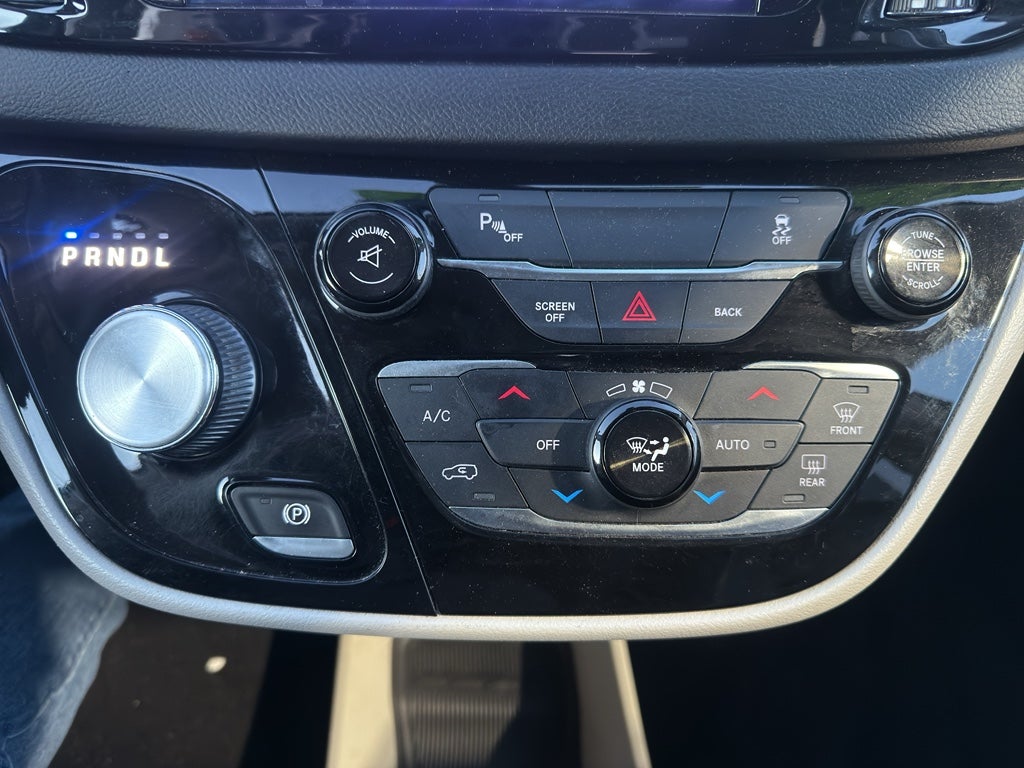 2017 Chrysler Pacifica Touring-L