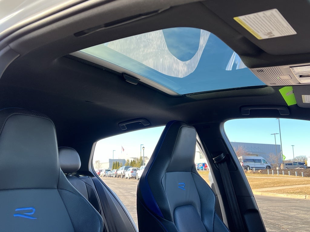 2023 Volkswagen Golf R BASE