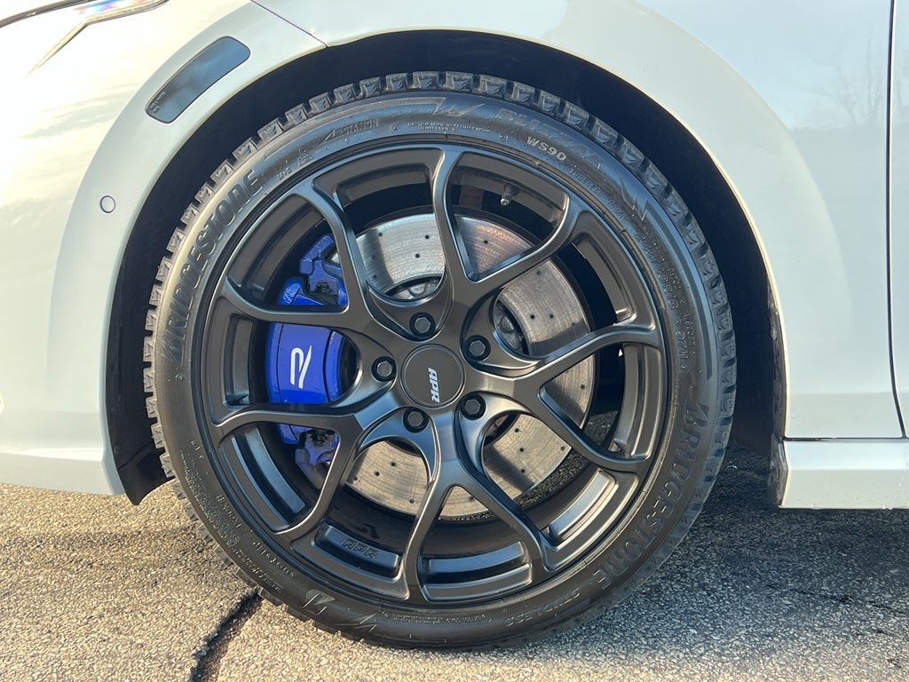 2023 Volkswagen Golf R BASE