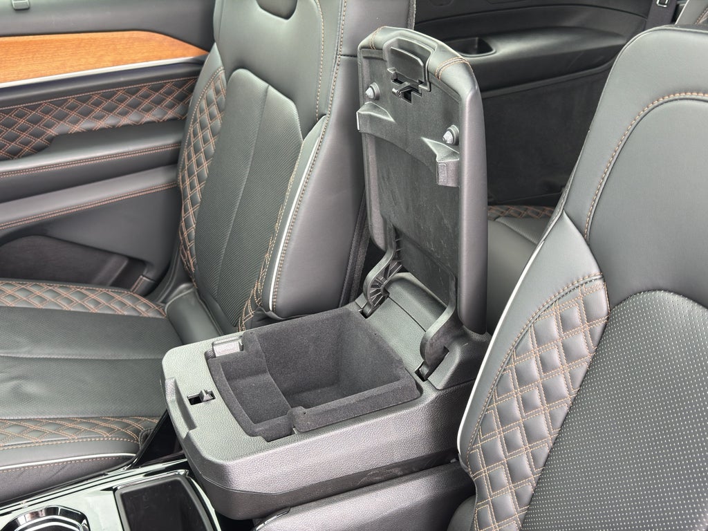 2023 Jeep Grand Cherokee L Summit Reserve w/Entertainment