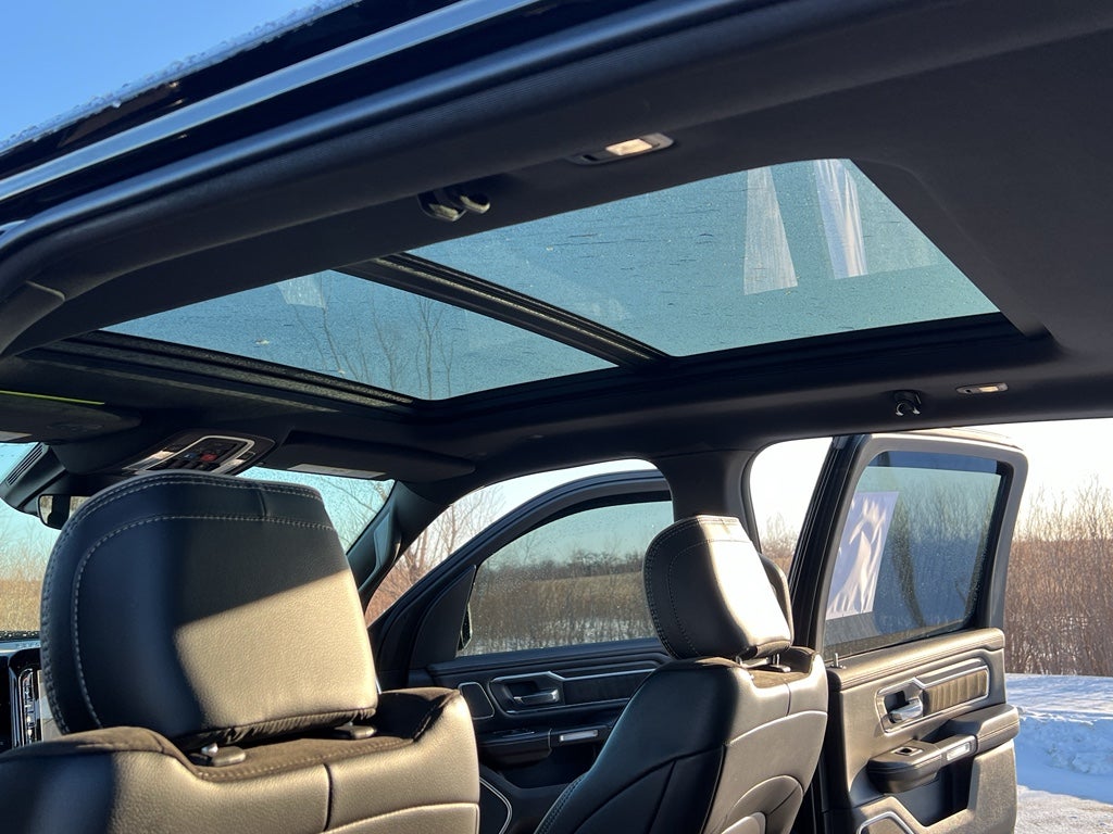 2023 RAM 1500 Laramie Night Edition w/Moonroof