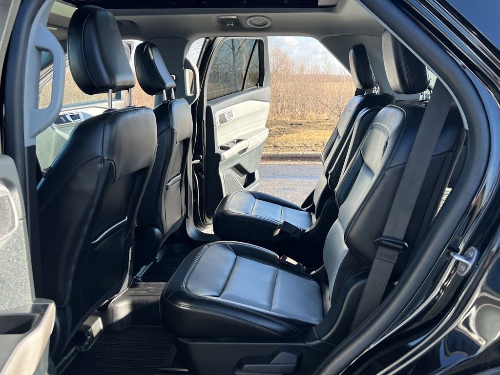 2023 Ford Explorer XLT 202A w/Moonroof