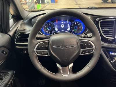 2026 Chrysler Pacifica Select Safety Sphere
