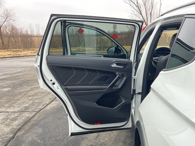 2023 Volkswagen Tiguan SE R-Line Black