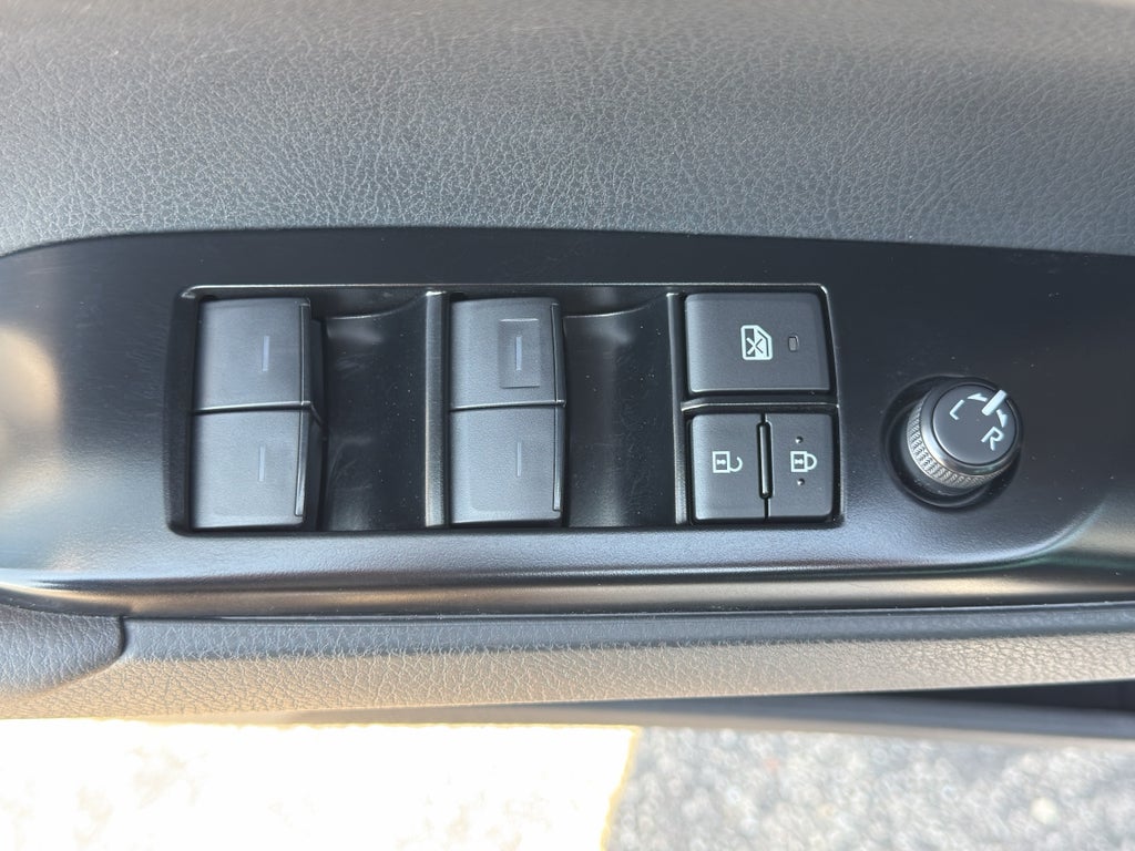 2025 Toyota Camry Hybrid SE