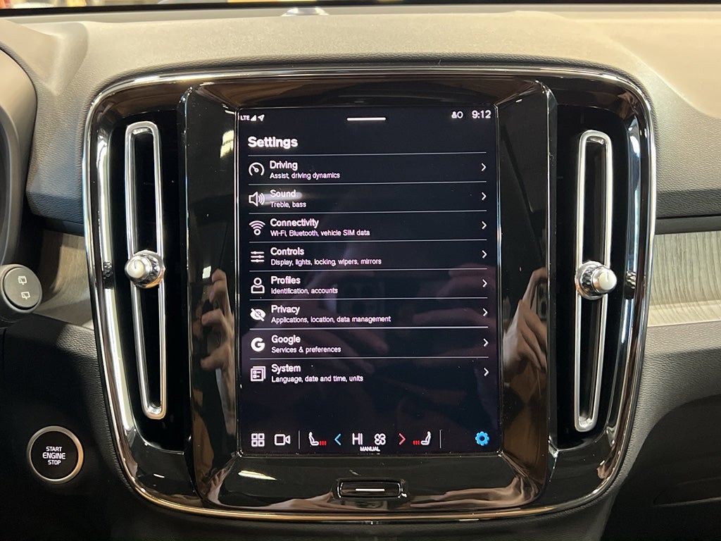 2025 Volvo XC40 Plus Dark Theme