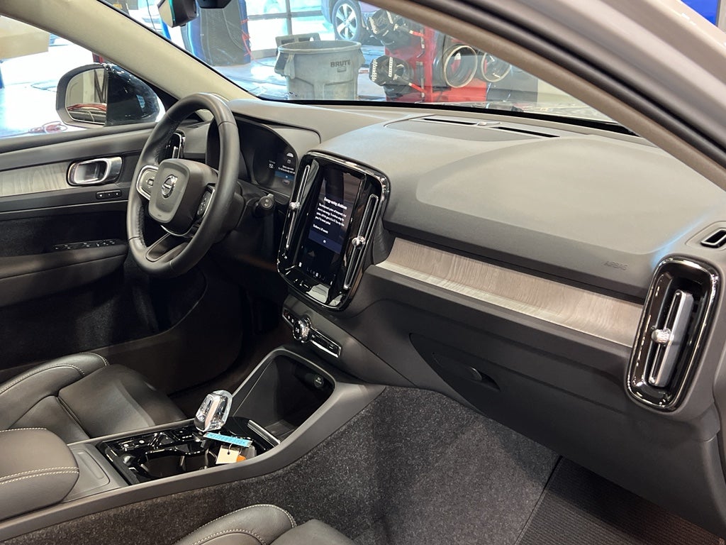 2025 Volvo XC40 Plus Dark Theme