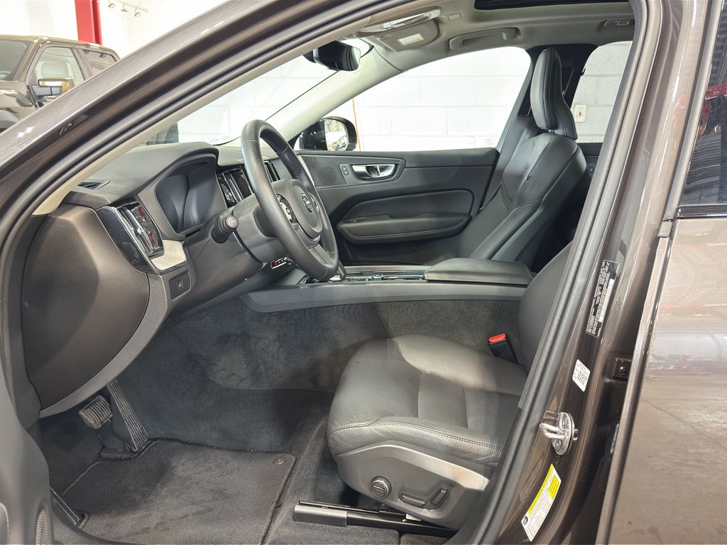 2025 Volvo XC60 Plus