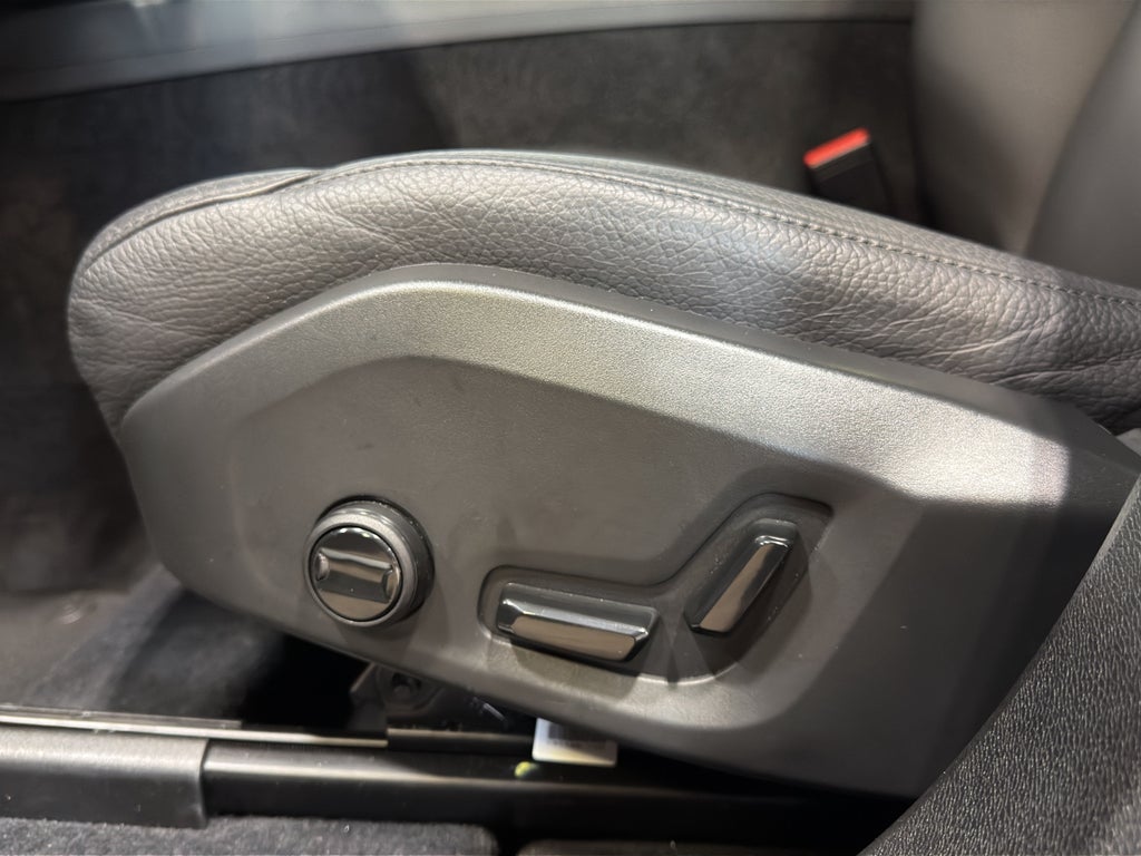 2025 Volvo XC60 Plus