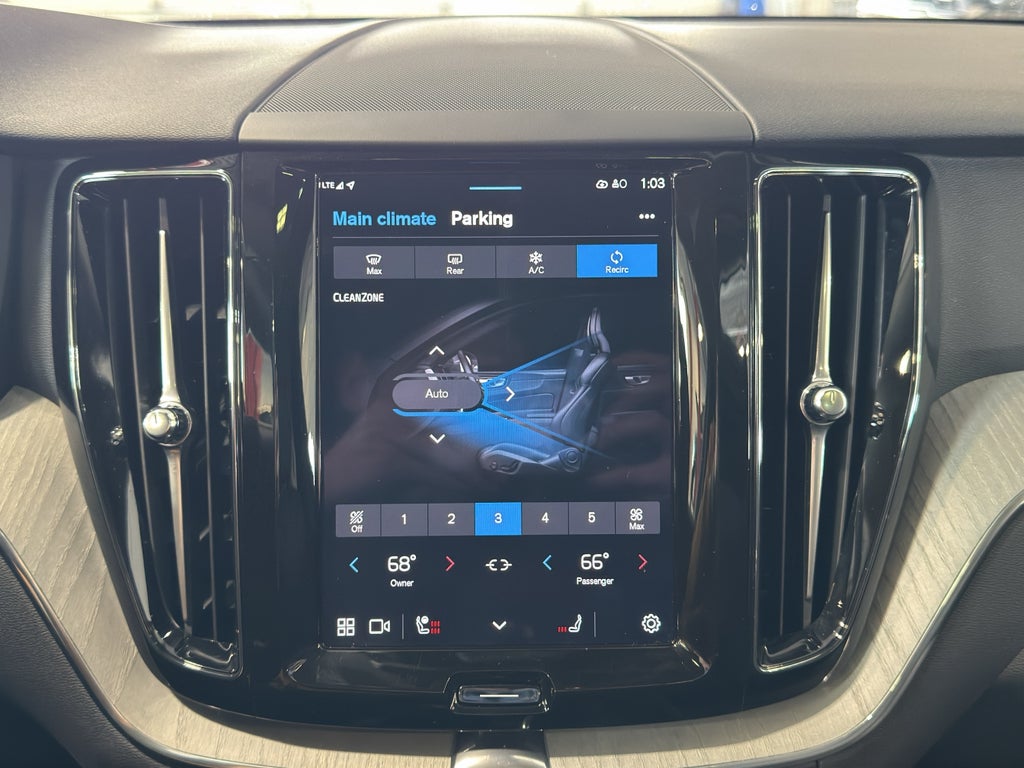 2025 Volvo XC60 Plus