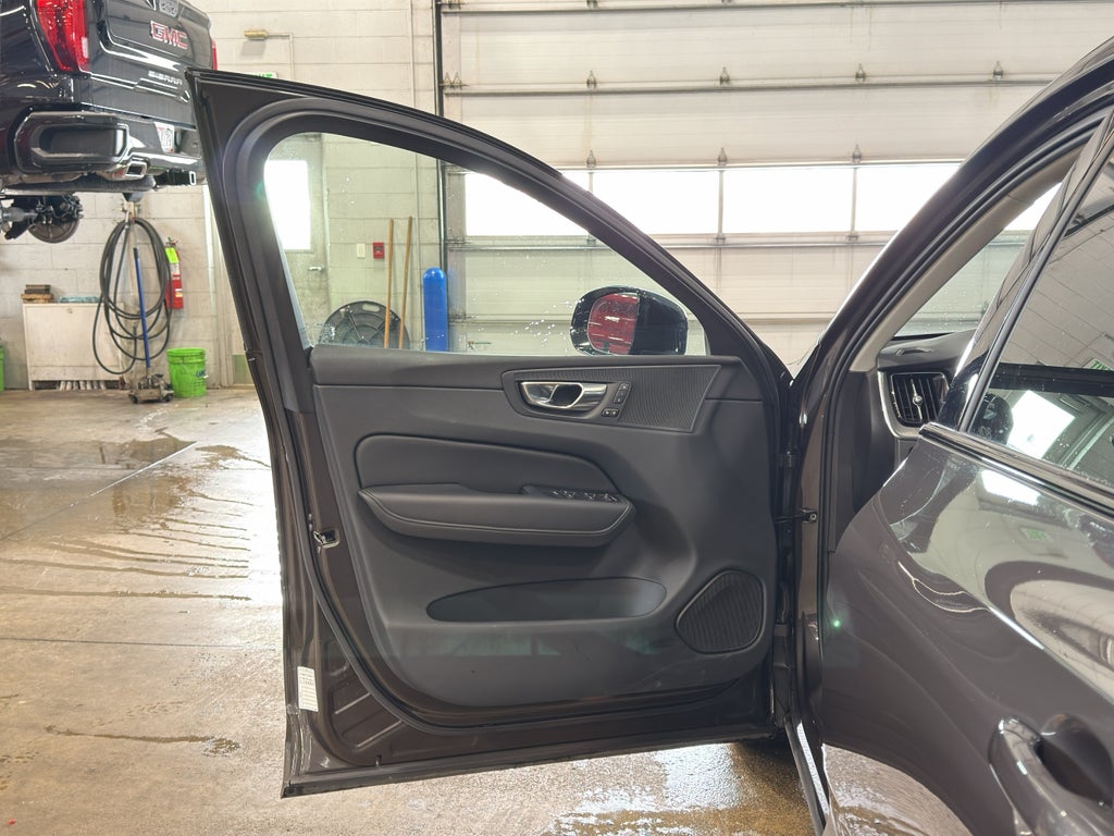 2025 Volvo XC60 Plus