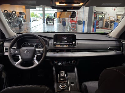 2022 Mitsubishi Outlander ES