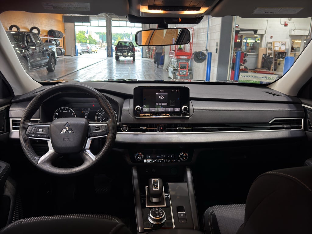 2022 Mitsubishi Outlander ES