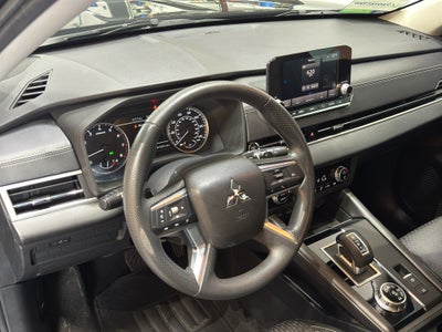 2022 Mitsubishi Outlander ES