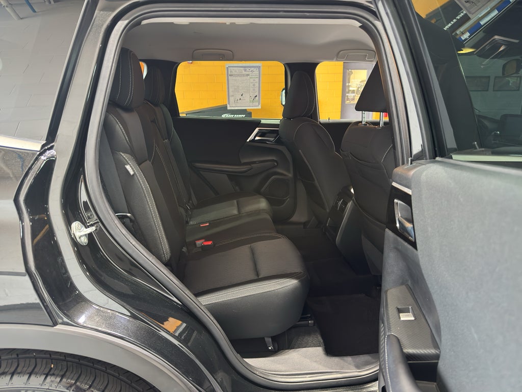 2022 Mitsubishi Outlander ES