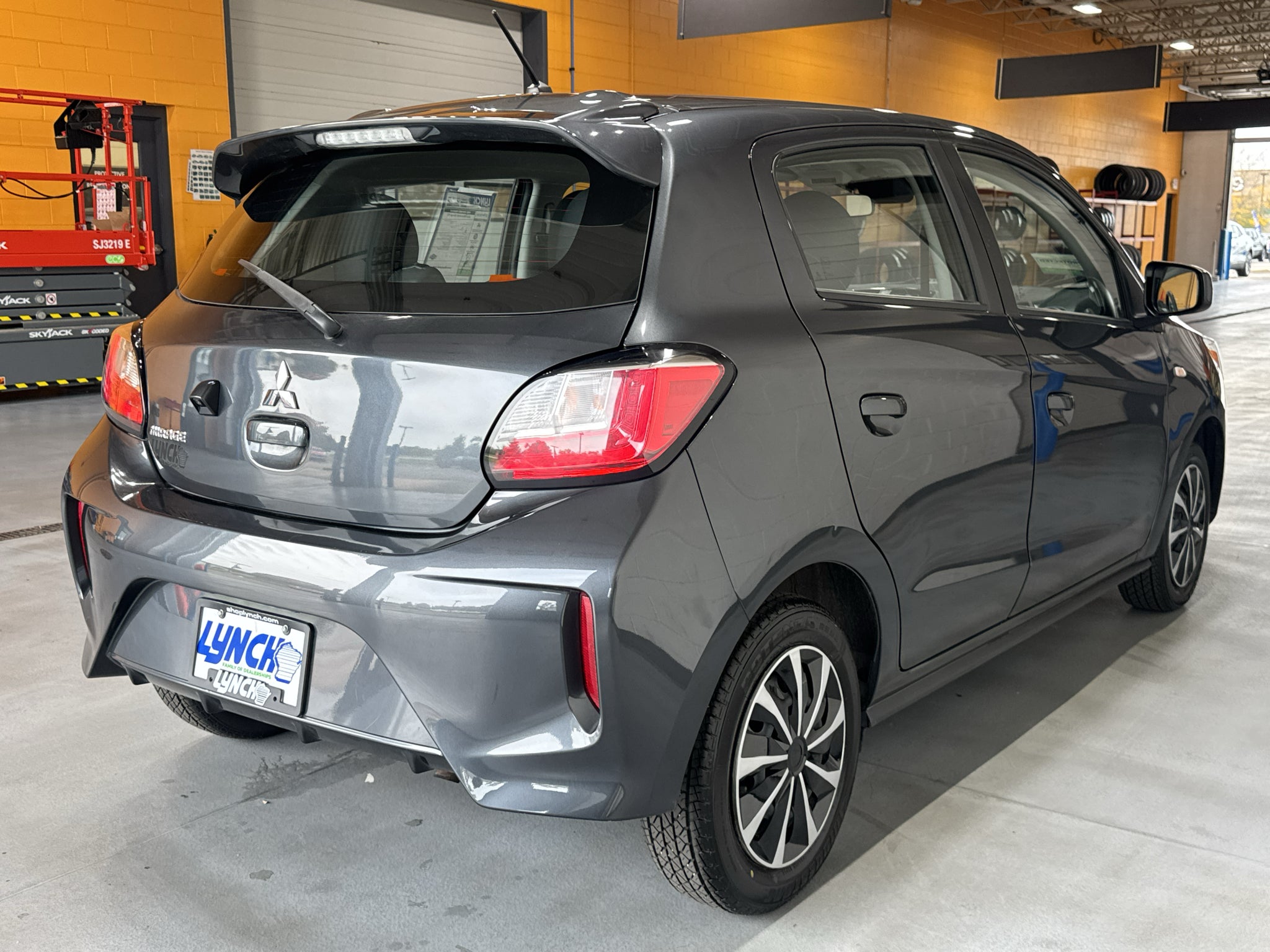 2024 Mitsubishi Mirage ES